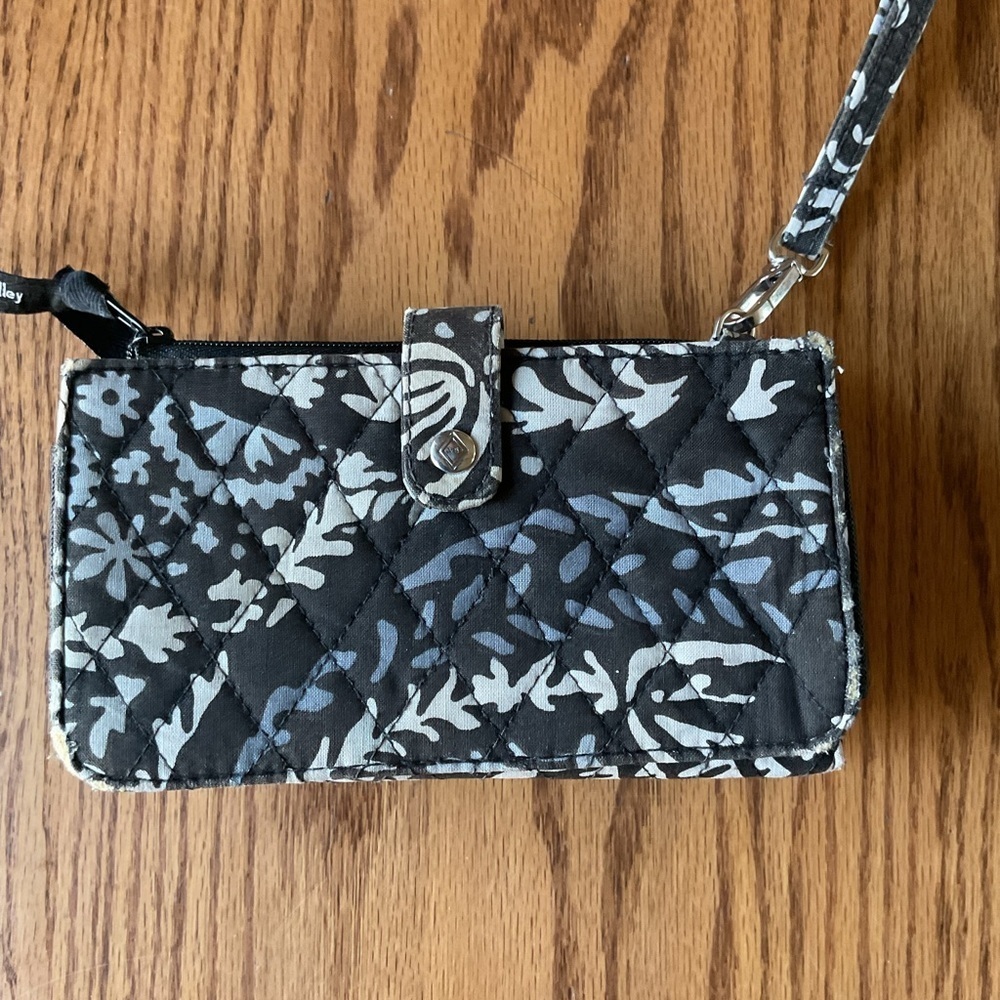 Vera Bradley Black and Blue Quilted Wristlet trifold - Picture 4 of 7